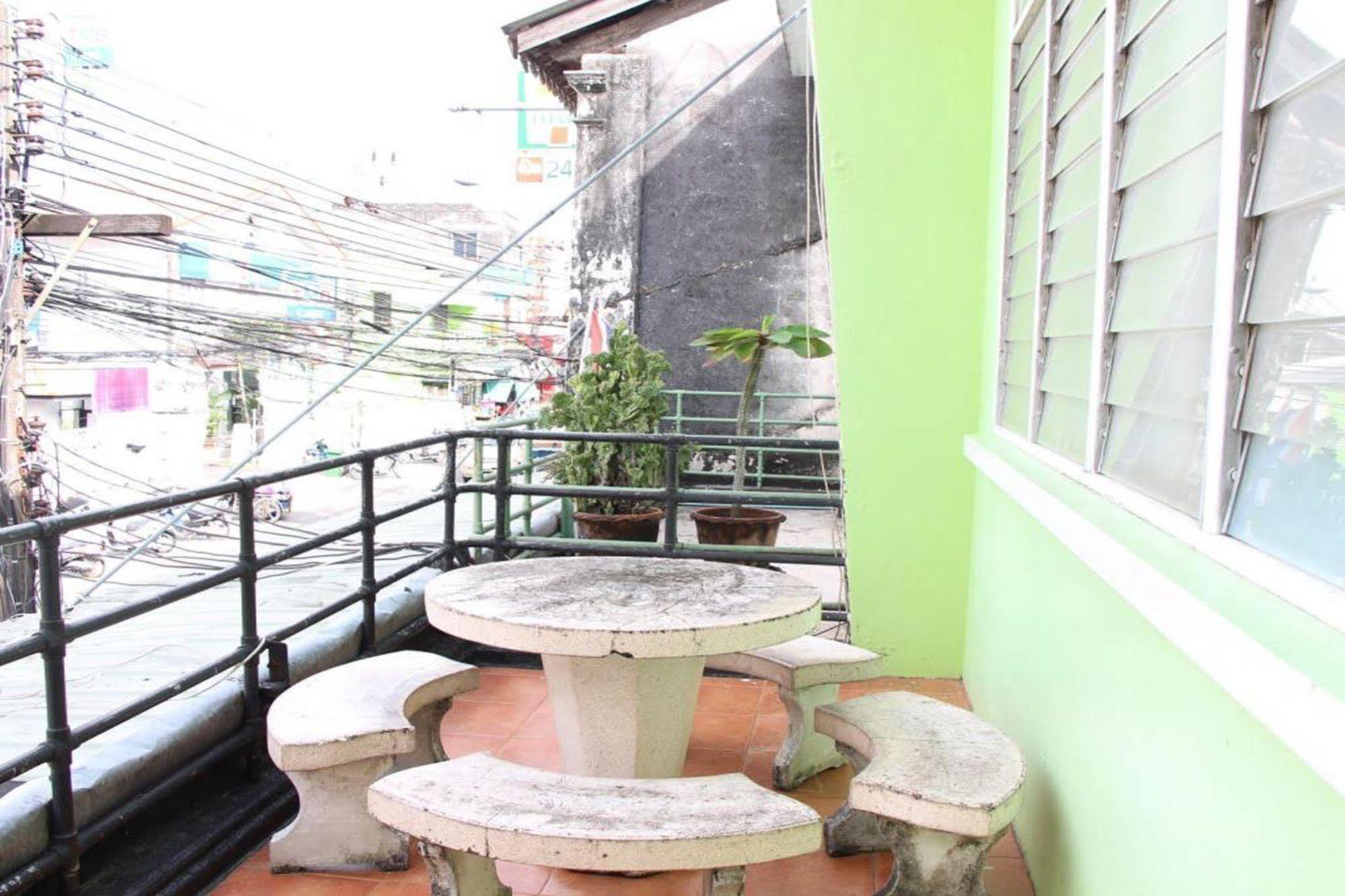 Oyo 1054 Phuket Backpacker Hostel Exteriér fotografie